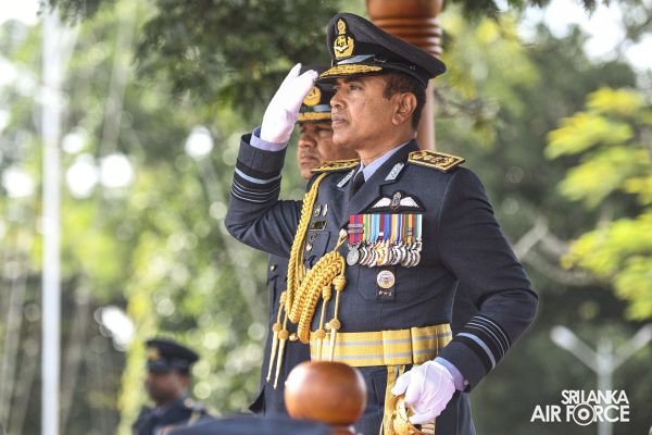 COMMANDER’S INSPECTION OF SLAF BASE KATUNAYAKE