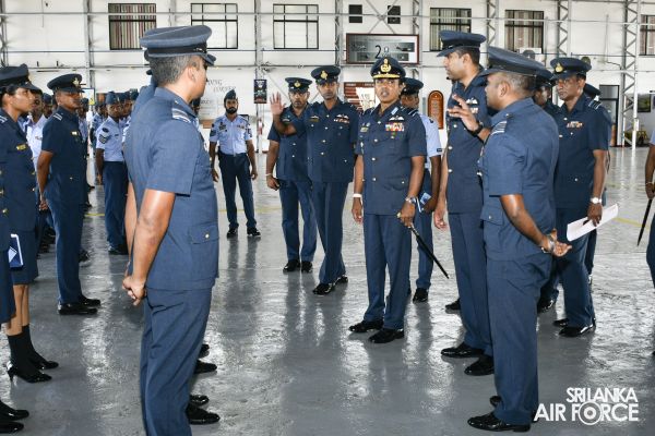 COMMANDER’S INSPECTION OF SLAF BASE KATUNAYAKE