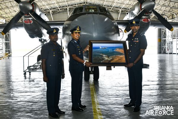COMMANDER’S INSPECTION OF SLAF BASE KATUNAYAKE