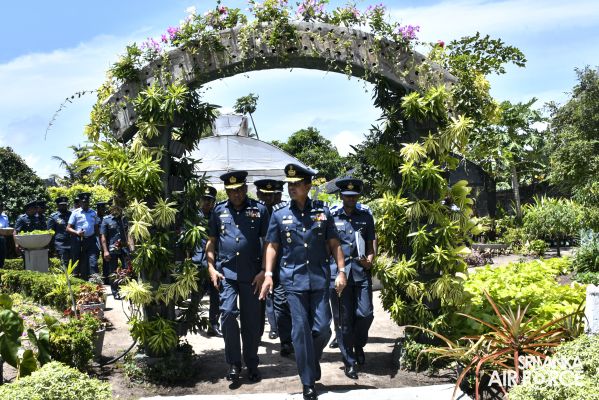 COMMANDER’S INSPECTION OF SLAF BASE KATUNAYAKE