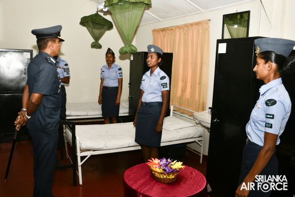 COMMANDER’S INSPECTION OF SLAF BASE KATUNAYAKE