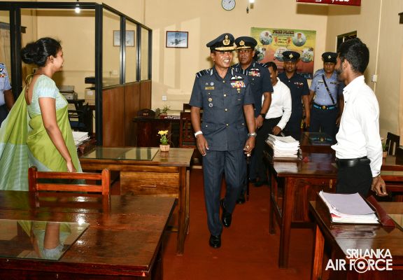 COMMANDER’S INSPECTION OF SLAF BASE KATUNAYAKE