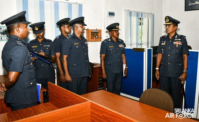 COMMANDER’S INSPECTION OF SLAF BASE KATUNAYAKE