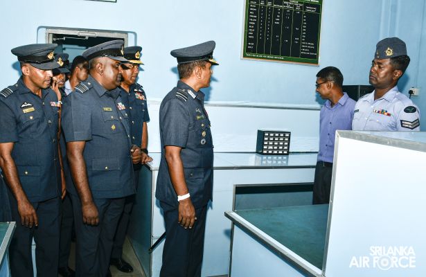 COMMANDER’S INSPECTION OF SLAF BASE KATUNAYAKE