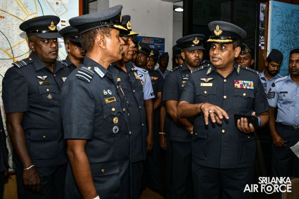 COMMANDER’S INSPECTION OF SLAF BASE KATUNAYAKE