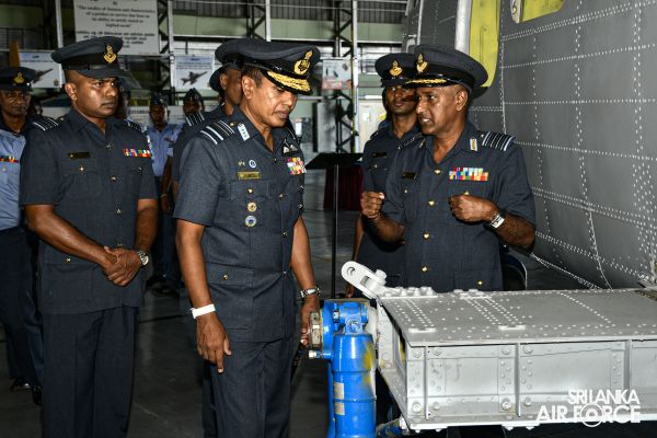 COMMANDER’S INSPECTION OF SLAF BASE KATUNAYAKE