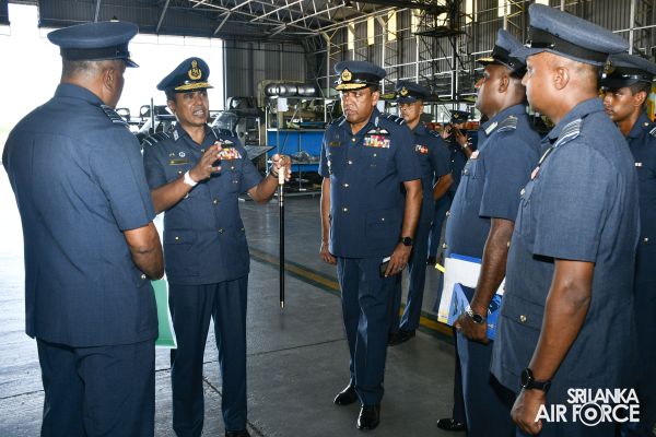 COMMANDER’S INSPECTION OF SLAF BASE KATUNAYAKE