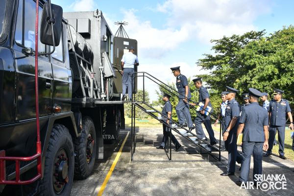 COMMANDER’S INSPECTION OF SLAF BASE KATUNAYAKE