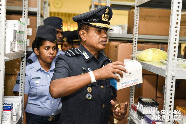 COMMANDER’S INSPECTION OF SLAF BASE KATUNAYAKE