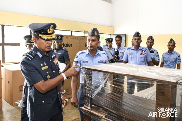 COMMANDER’S INSPECTION OF SLAF BASE KATUNAYAKE