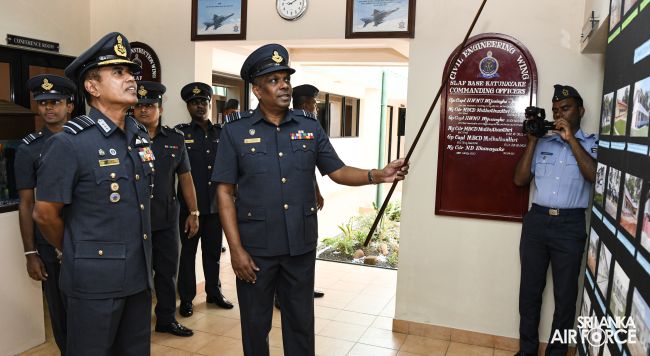 COMMANDER’S INSPECTION OF SLAF BASE KATUNAYAKE