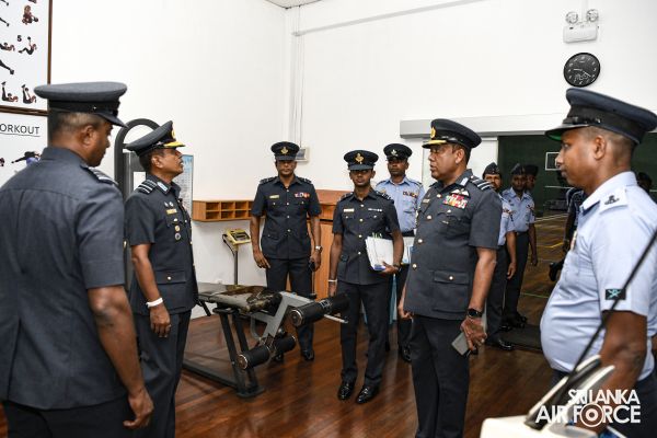 COMMANDER’S INSPECTION OF SLAF BASE KATUNAYAKE