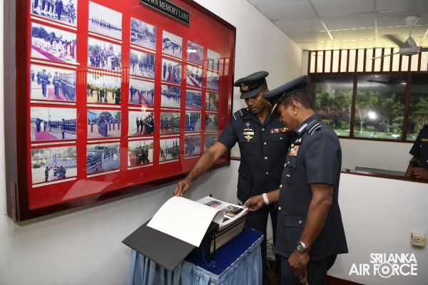 COMMANDER’S INSPECTION OF SLAF BASE KATUNAYAKE