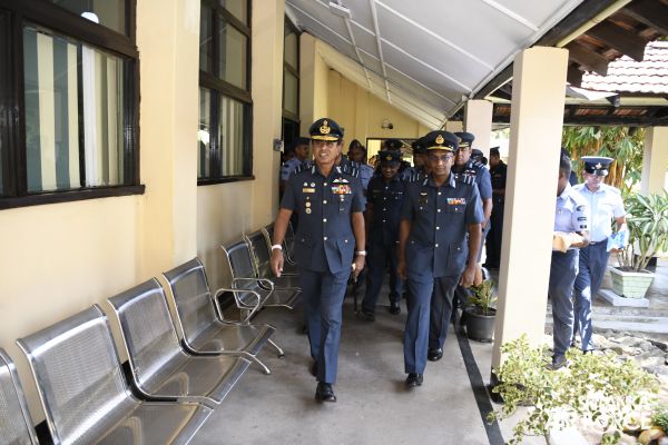 COMMANDER’S INSPECTION OF SLAF BASE KATUNAYAKE