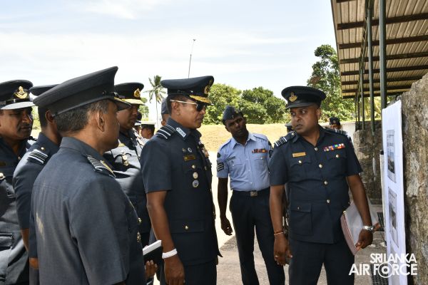 COMMANDER’S INSPECTION OF SLAF BASE KATUNAYAKE