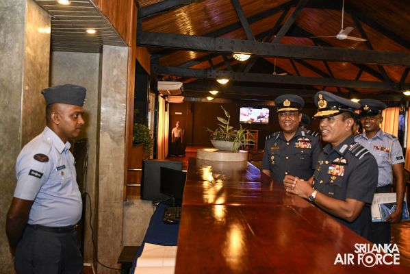 COMMANDER’S INSPECTION OF SLAF BASE KATUNAYAKE