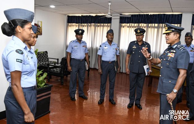 COMMANDER’S INSPECTION OF SLAF BASE KATUNAYAKE