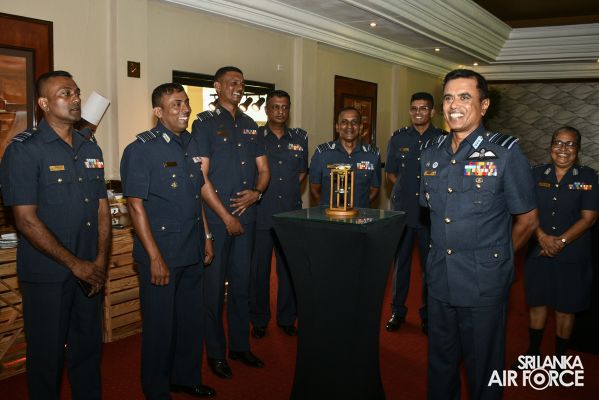 COMMANDER’S INSPECTION OF SLAF BASE KATUNAYAKE