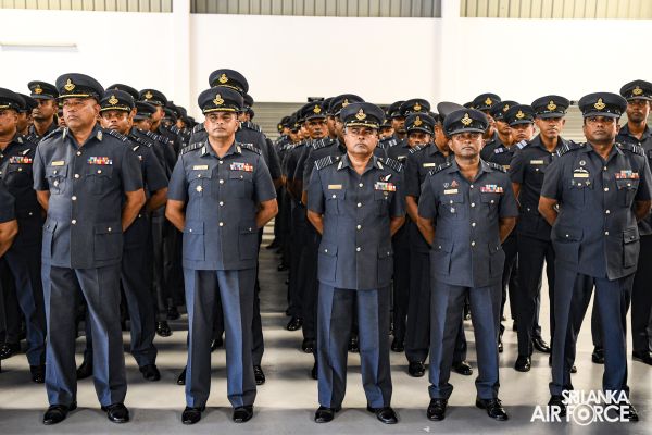 COMMANDER’S INSPECTION OF SLAF BASE KATUNAYAKE