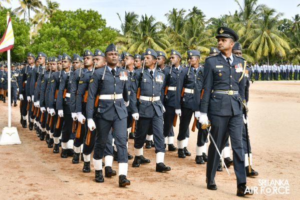 COMMANDER’S INSPECTION OF SLAF BASE KATUNAYAKE