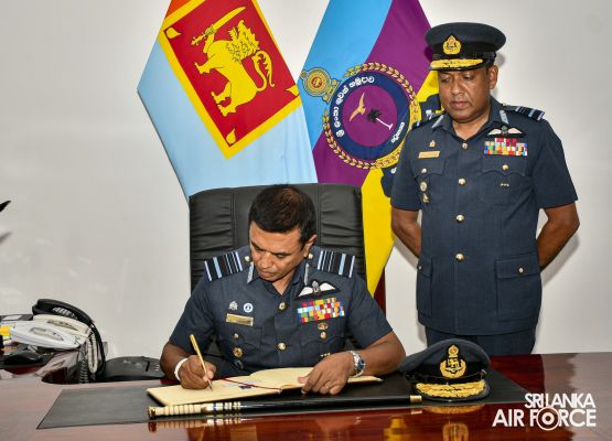 COMMANDER’S INSPECTION OF SLAF BASE KATUNAYAKE