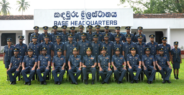 ගුවන් හමුදාධිපති තූමන් වවුනියා කදවුරේ වාර්ෂික පරීක්ෂණය සිදුකරයි