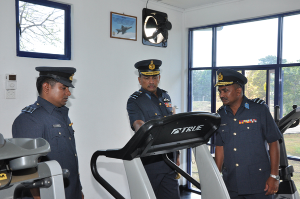 ගුවන් හමුදාධිපති තූමන් වවුනියා කදවුරේ වාර්ෂික පරීක්ෂණය සිදුකරයි