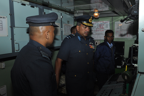 ගුවන් හමුදාධිපති තූමන් වවුනියා කදවුරේ වාර්ෂික පරීක්ෂණය සිදුකරයි