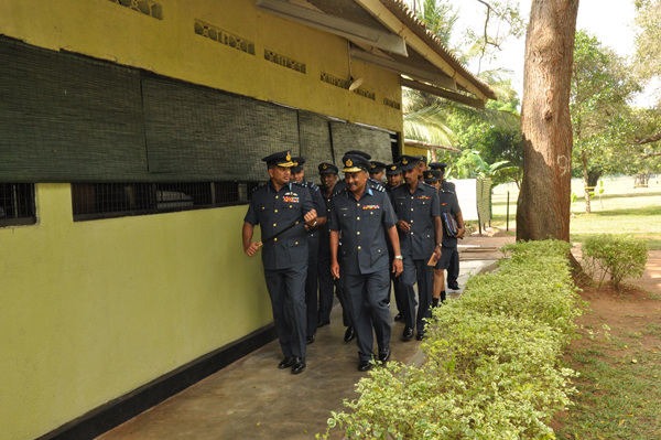 ගුවන් හමුදාධිපති තූමන් වවුනියා කදවුරේ වාර්ෂික පරීක්ෂණය සිදුකරයි