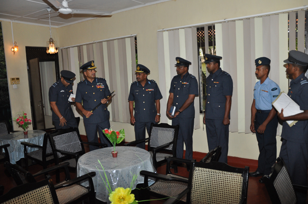 ගුවන් හමුදාධිපති තූමන් වවුනියා කදවුරේ වාර්ෂික පරීක්ෂණය සිදුකරයි