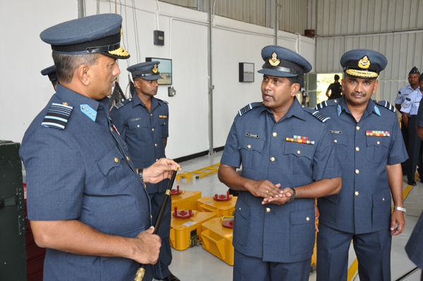 ගුවන් හමුදාධිපති තූමන් වවුනියා කදවුරේ වාර්ෂික පරීක්ෂණය සිදුකරයි