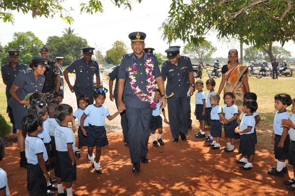 ගුවන් හමුදාධිපති තූමන් වවුනියා කදවුරේ වාර්ෂික පරීක්ෂණය සිදුකරයි