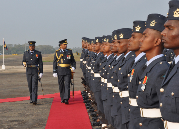 ගුවන් හමුදාධිපති තූමන් වවුනියා කදවුරේ වාර්ෂික පරීක්ෂණය සිදුකරයි