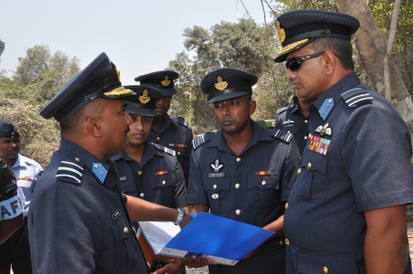 ගුවන් හමුදාධිපති තූමන් වවුනියා කදවුරේ වාර්ෂික පරීක්ෂණය සිදුකරයි