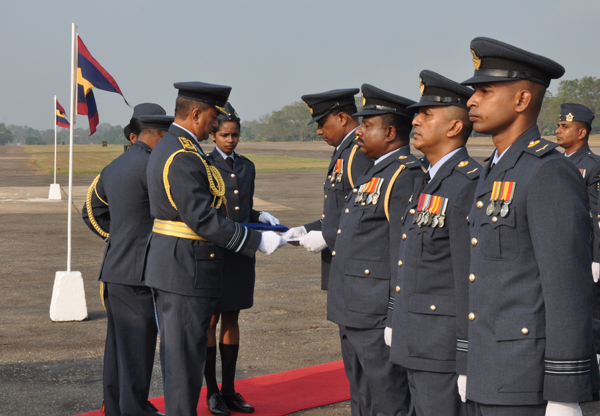 ගුවන් හමුදාධිපති තූමන් වවුනියා කදවුරේ වාර්ෂික පරීක්ෂණය සිදුකරයි