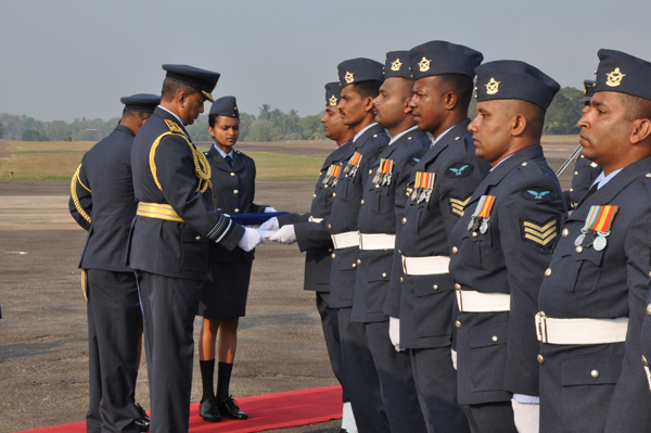 ගුවන් හමුදාධිපති තූමන් වවුනියා කදවුරේ වාර්ෂික පරීක්ෂණය සිදුකරයි