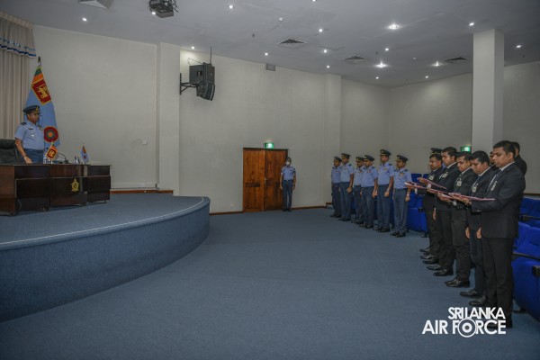 NEWLY ENLISTED STUDENT OFFICERS TAKE OATHS
