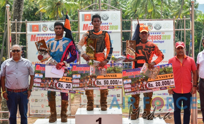 SLAF Rider Madura Peiris Wins Army Commander Challenge Trophy at Vijayabahu Motorcross 2019