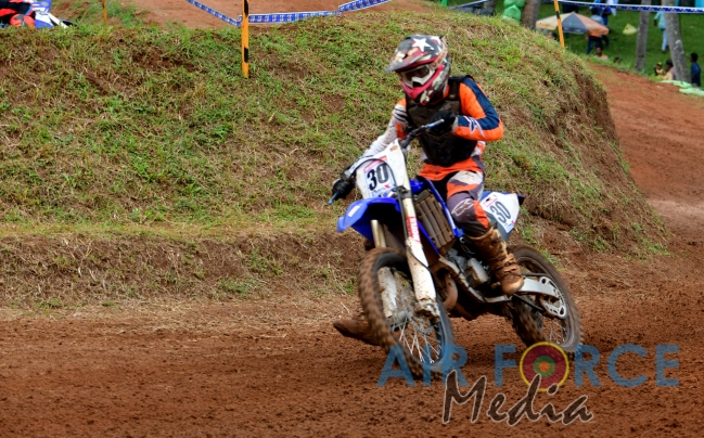 SLAF Rider Madura Peiris Wins Army Commander Challenge Trophy at Vijayabahu Motorcross 2019