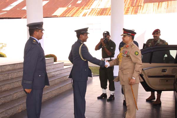 Army Chief of Bangladesh visits SLAF