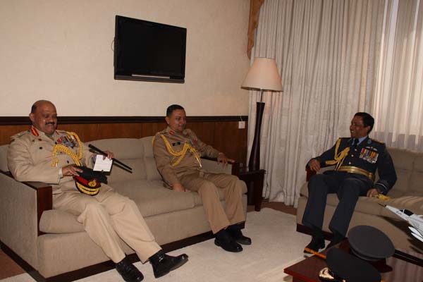 Army Chief of Bangladesh visits SLAF