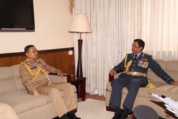 Army Chief of Bangladesh visits SLAF