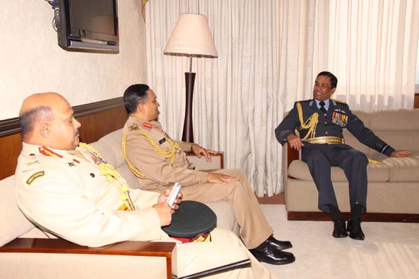 Army Chief of Bangladesh visits SLAF
