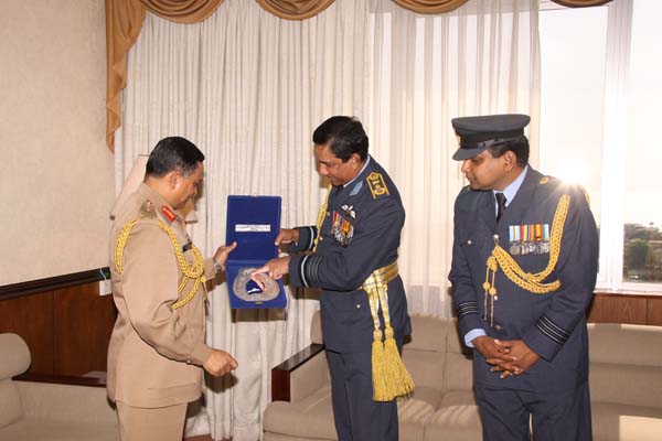 Army Chief of Bangladesh visits SLAF
