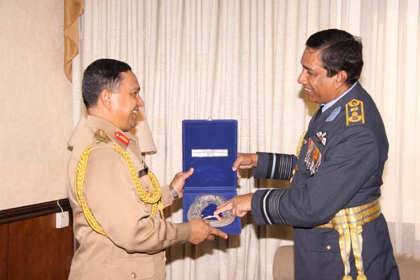 Army Chief of Bangladesh visits SLAF