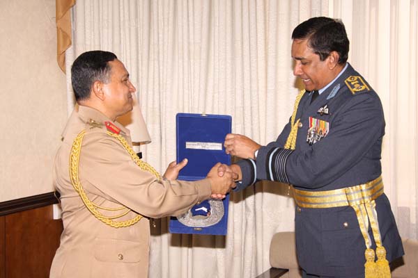 Army Chief of Bangladesh visits SLAF