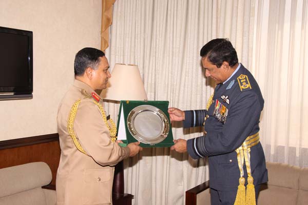 Army Chief of Bangladesh visits SLAF