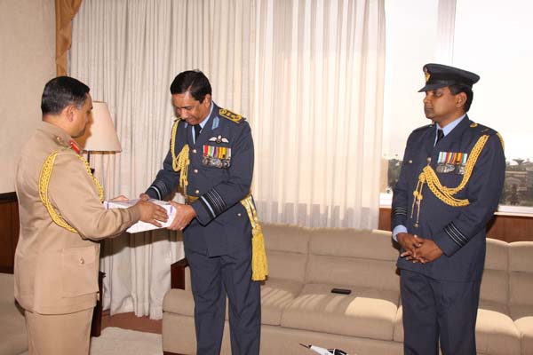 Army Chief of Bangladesh visits SLAF