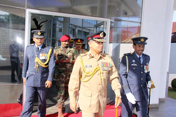 Army Chief of Bangladesh visits SLAF