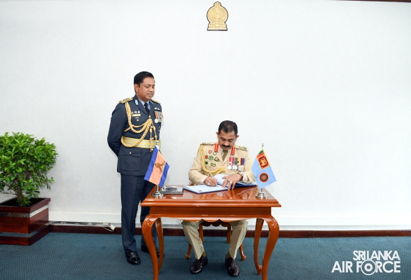 COMMANDER OF THE ARMY CALLS ON THE COMMANDER OF THE AIR FORCE
